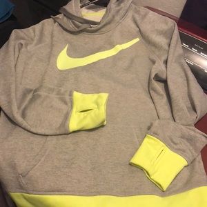 Women’s Large Nike Therma-Fit Hoodie